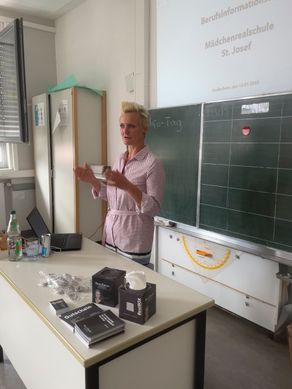 Best & Partner Immobilien - Galerie zum Berufsinformationstag Mädchenrealschule St. Joseph in Großauheim
