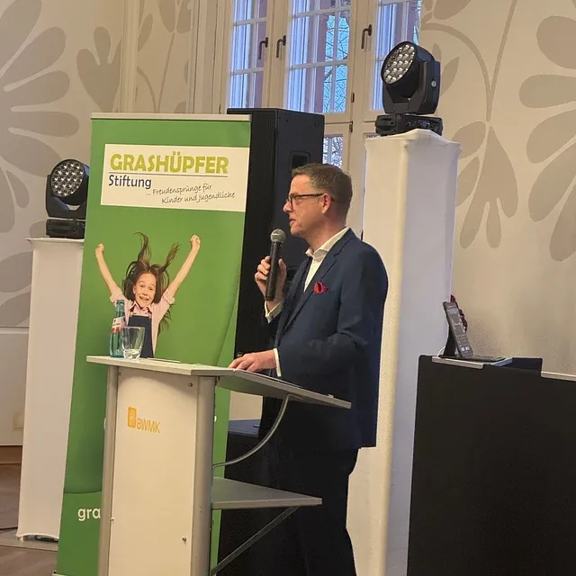 Happy Birthday! 5 Jahre Grashüpfer Stiftung! Freudensprünge für Kinder und Jugendliche.
