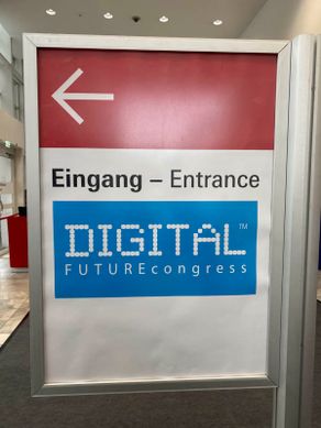 Best & Partner Immobilien - Galerie Messe digital in Frankfurt Poster