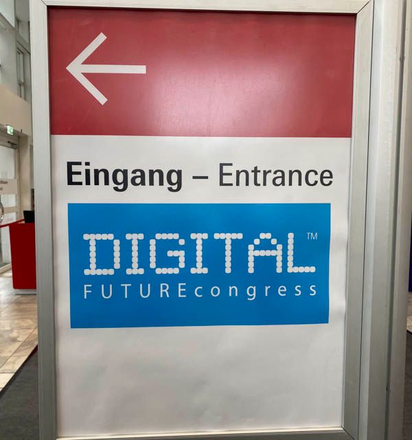 Best & Partner Immobilien - Galerie Messe digital in Frankfurt Poster