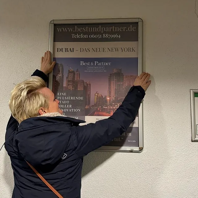 Best & Partner Immobilien | Neue Plakate in der Hanauer Innenstadt