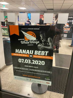 Best & Partner Immobilien - Galerie -White Wings meets Kinderhospiz Plakat
