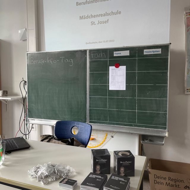 Best & Partner Immobilien - Galerie zum Berufsinformationstag Mädchenrealschule St. Joseph in Großauheim