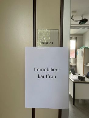 Best & Partner Immobilien - Galerie zum Berufsinformationstag Mädchenrealschule St. Joseph in Großauheim