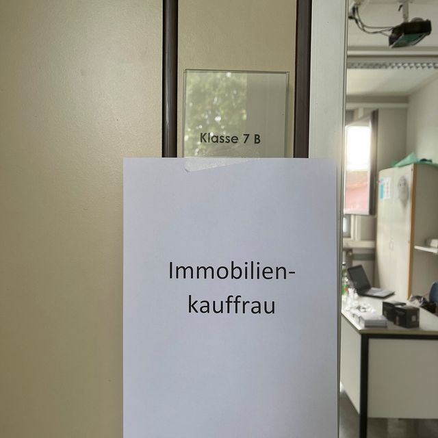 Best & Partner Immobilien - Galerie zum Berufsinformationstag Mädchenrealschule St. Joseph in Großauheim