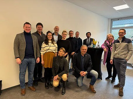 Netzwerken in geselliger Runde mit neuen Ideen für 2025 bei unserem Gastgeber Wladimir Römmich, Westpark Hanau