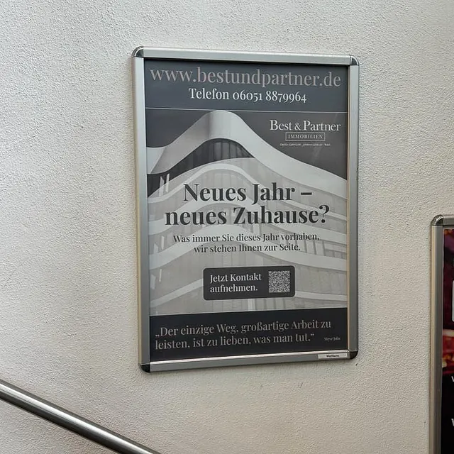 Best & Partner Immobilien | Neue Plakate in der Hanauer Innenstadt