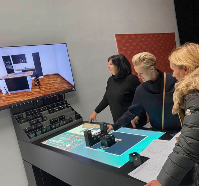 Best & Partner Immobilien - Galerie Grundrisse in Lebensgröße - digitaler Tisch