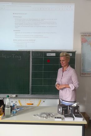 Best & Partner Immobilien - Galerie zum Berufsinformationstag Mädchenrealschule St. Joseph in Großauheim