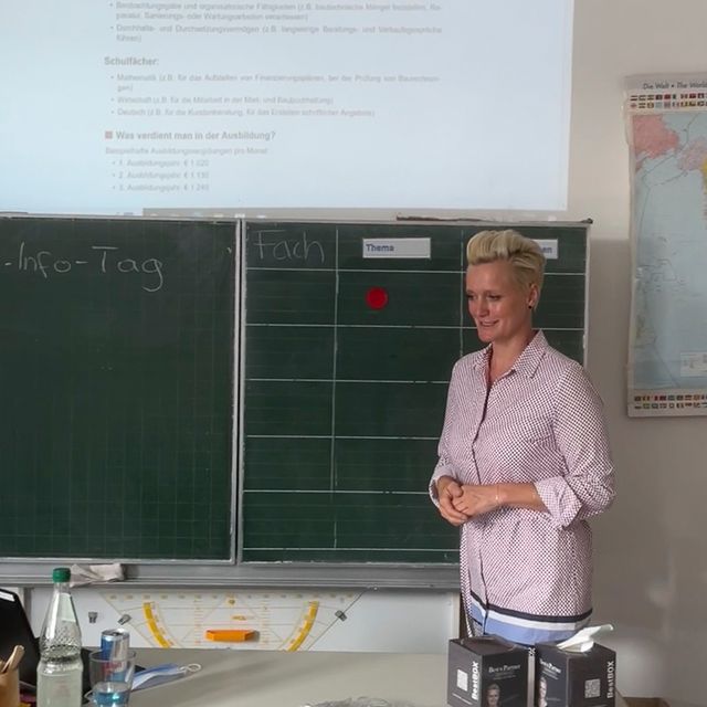 Best & Partner Immobilien - Galerie zum Berufsinformationstag Mädchenrealschule St. Joseph in Großauheim