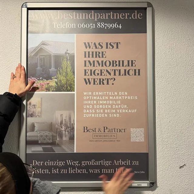 Best & Partner Immobilien | Neue Plakate in der Hanauer Innenstadt
