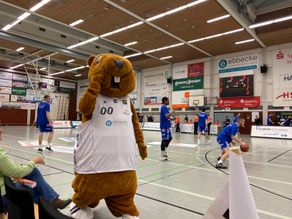 Best & Partner Immobilien - Galerie -White Wings meets Kinderhospiz Maskottchen 