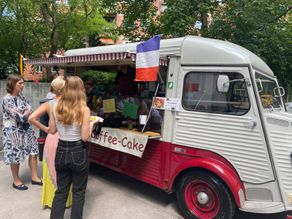 Best & Partner Immobilien - Galerieeröffnung Frankfurt Café Wagen